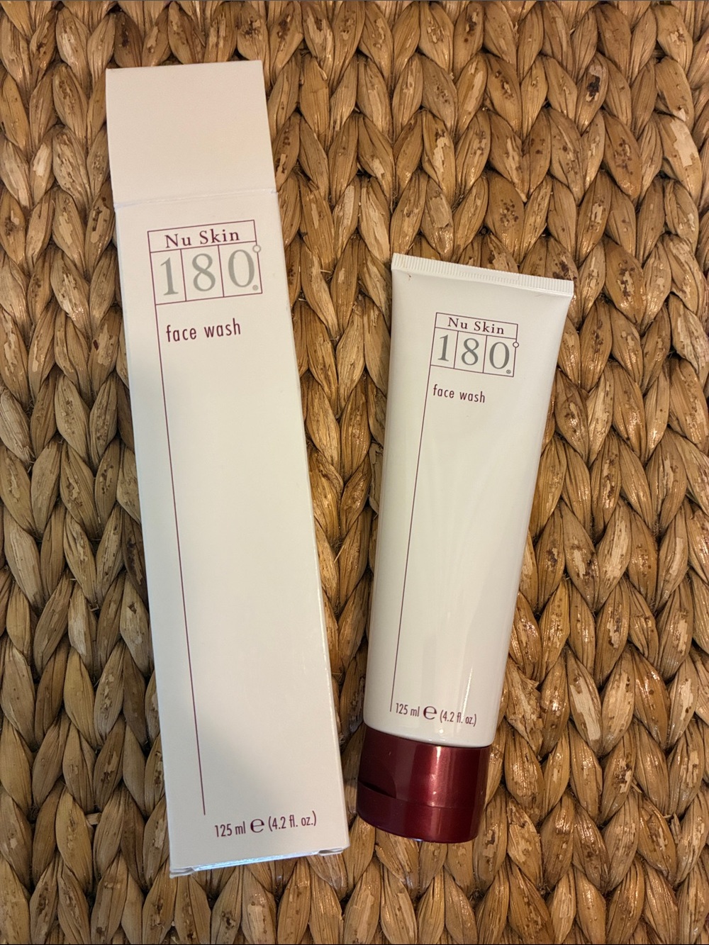 Nu Skin 180° Face Wash - White with Maroon Cap